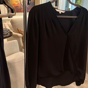 Trina Turk hi/lo blouse  v neck size L